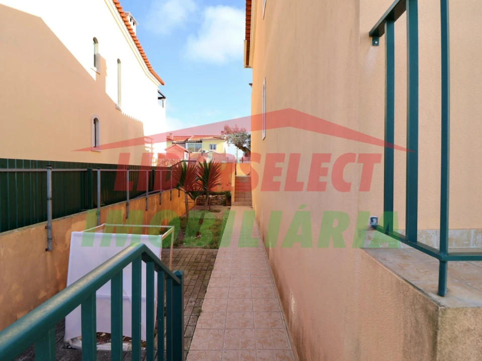 Moradia T3 para Venda em Silveira Foto 38