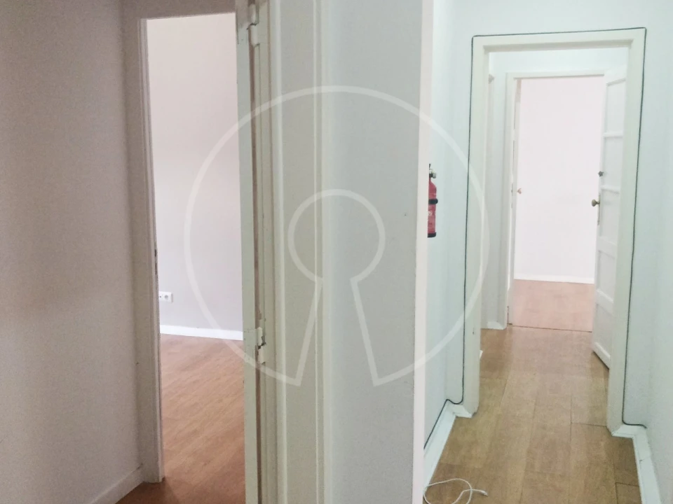 Apartamento T4 para Arrendamento em Alvalade Foto 2