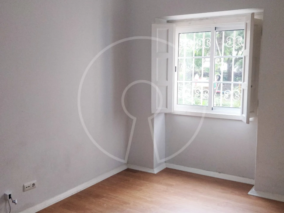 Apartamento T4 para Arrendamento em Alvalade Foto 10