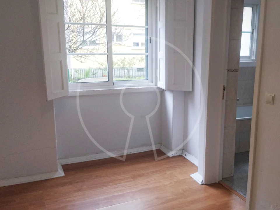 Apartamento T4 para Arrendamento em Alvalade Foto 16