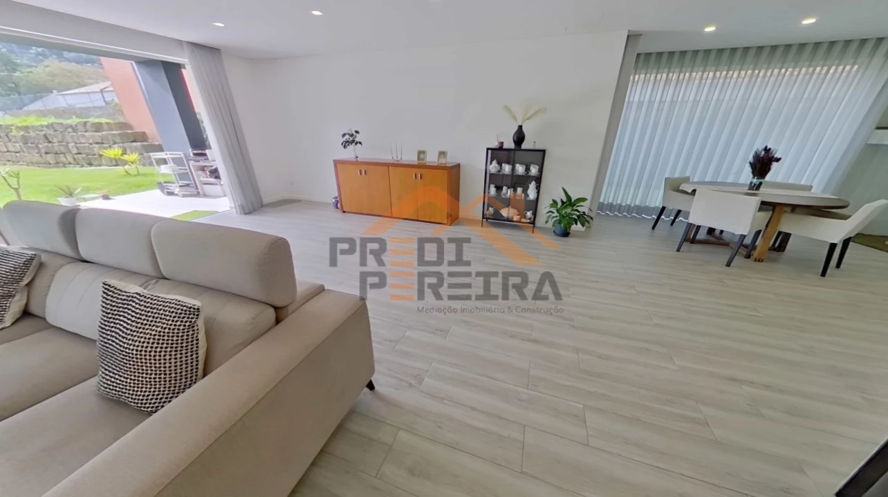 Moradia T3 para Venda em Ramada e Caneças Foto 10