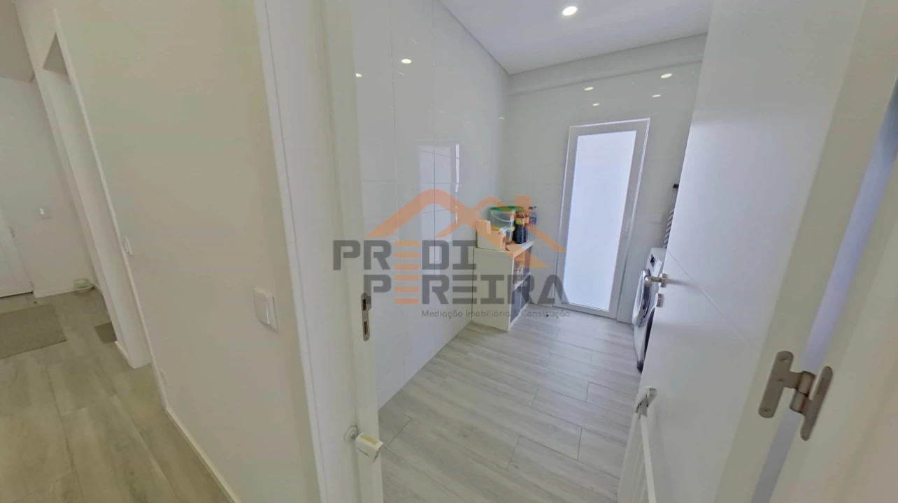 Moradia T3 para Venda em Ramada e Caneças Foto 16