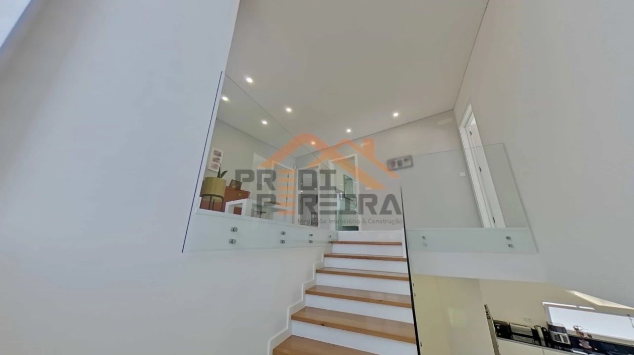 Moradia T3 para Venda em Ramada e Caneças Foto 22