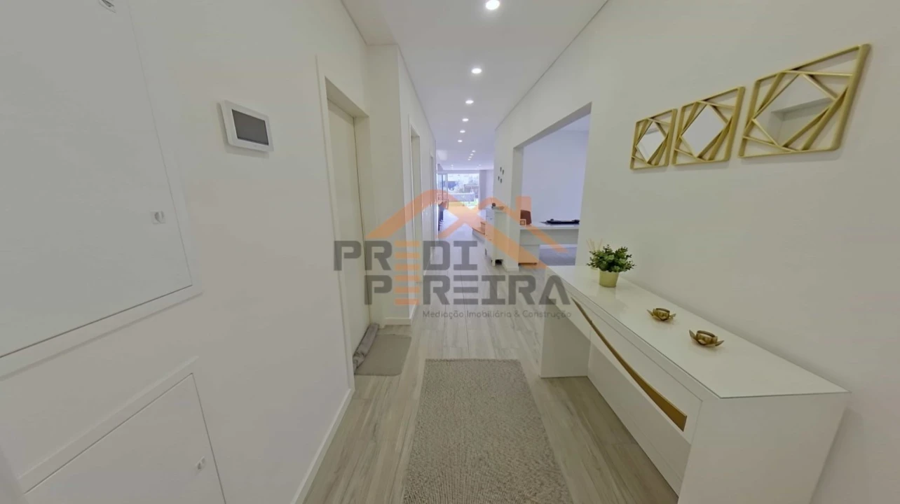 Moradia T3 para Venda em Ramada e Caneças Foto 11
