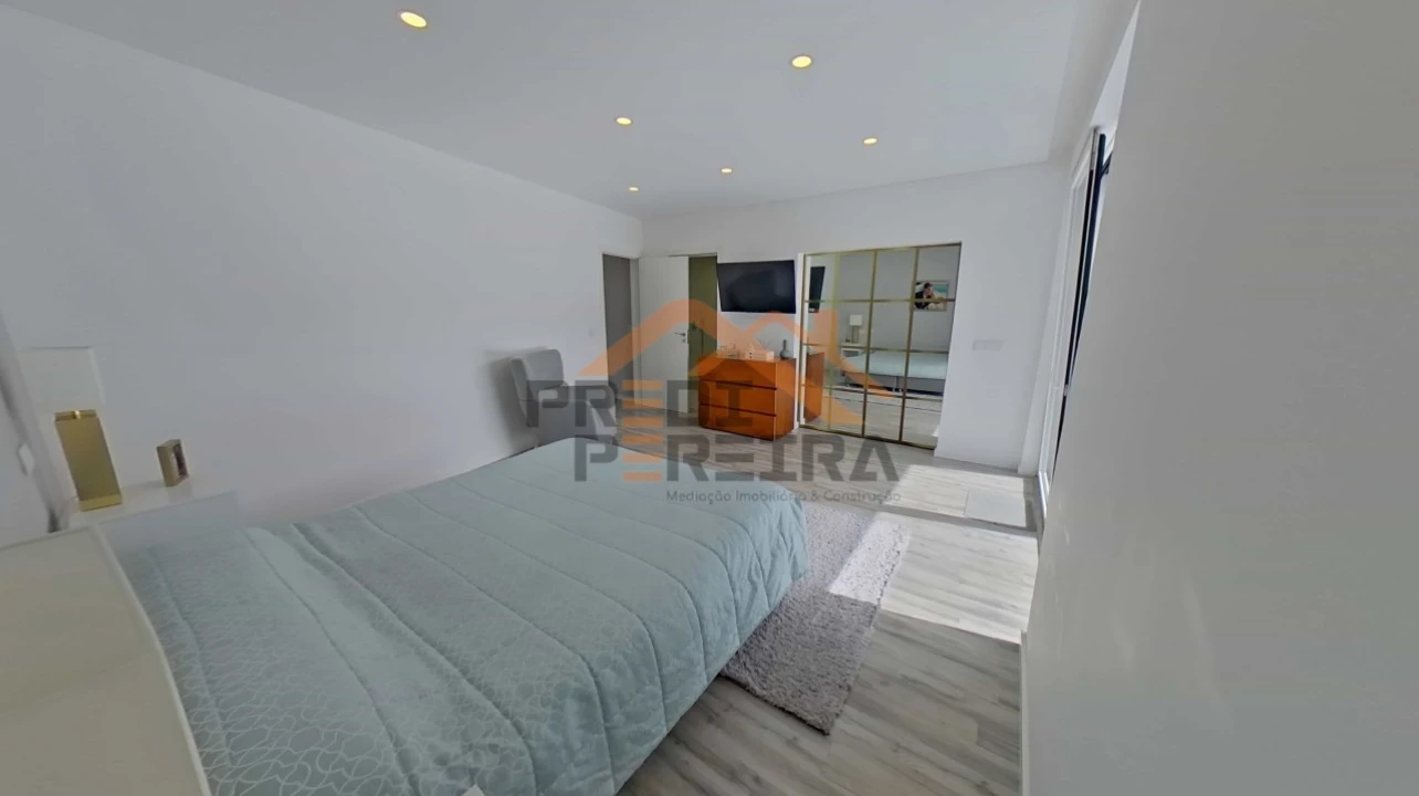 Moradia T3 para Venda em Ramada e Caneças Foto 37