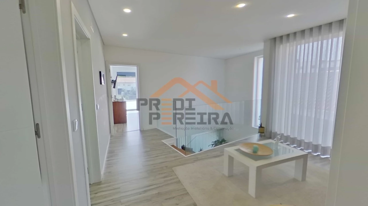 Moradia T3 para Venda em Ramada e Caneças Foto 26