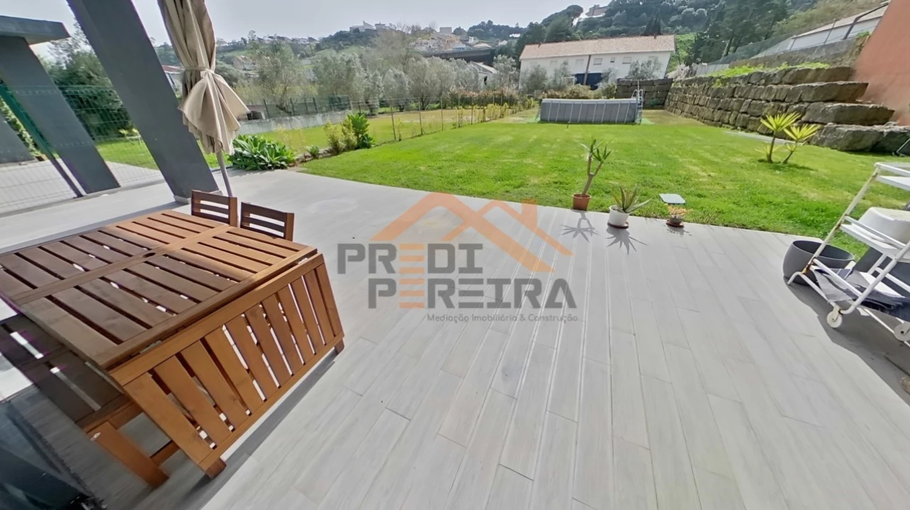 Moradia T3 para Venda em Ramada e Caneças Foto 4