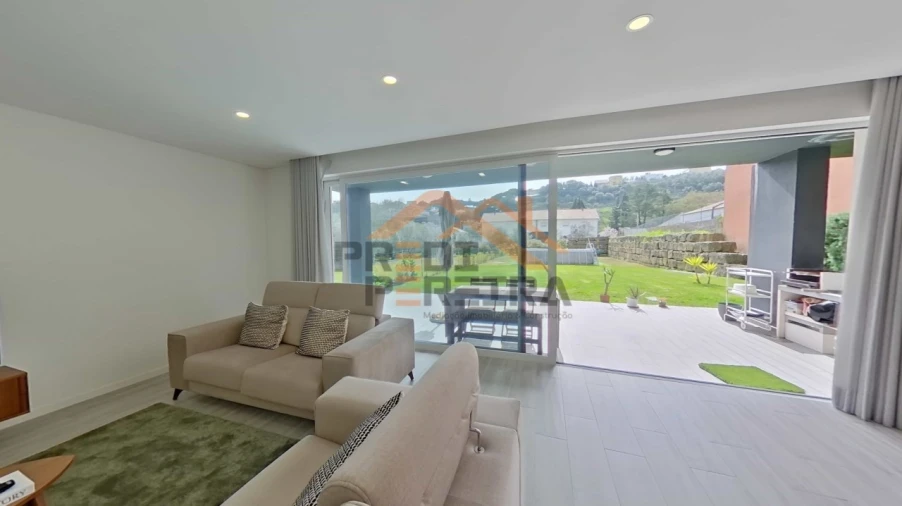 Moradia T3 para Venda em Ramada e Caneças Foto 3