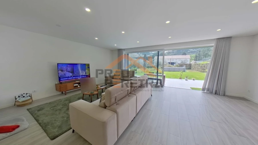 Moradia T3 para Venda em Ramada e Caneças Foto 4