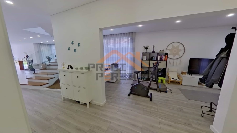 Moradia T3 para Venda em Ramada e Caneças Foto 12