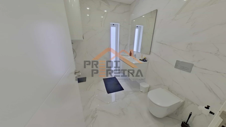 Moradia T3 para Venda em Ramada e Caneças Foto 18