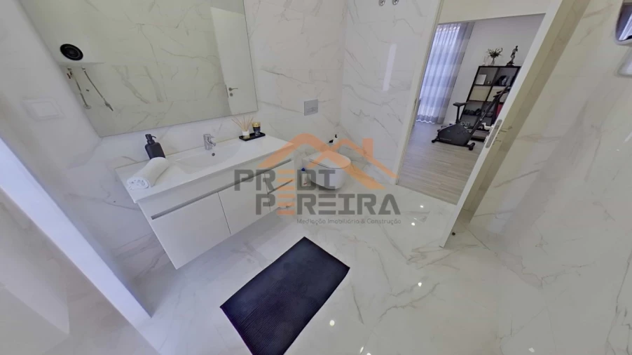 Moradia T3 para Venda em Ramada e Caneças Foto 19