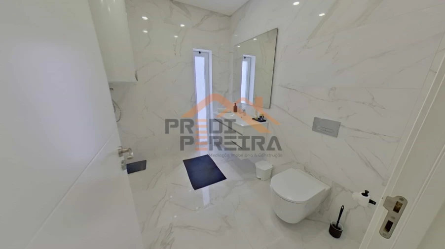 Moradia T3 para Venda em Ramada e Caneças Foto 20