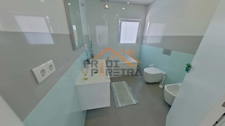 Moradia T3 para Venda em Ramada e Caneças Foto 31