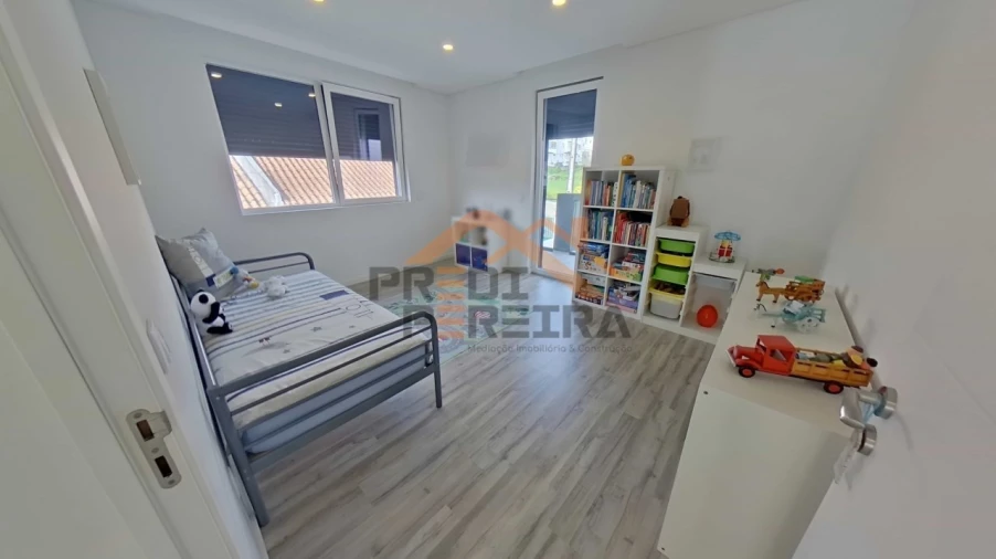 Moradia T3 para Venda em Ramada e Caneças Foto 29