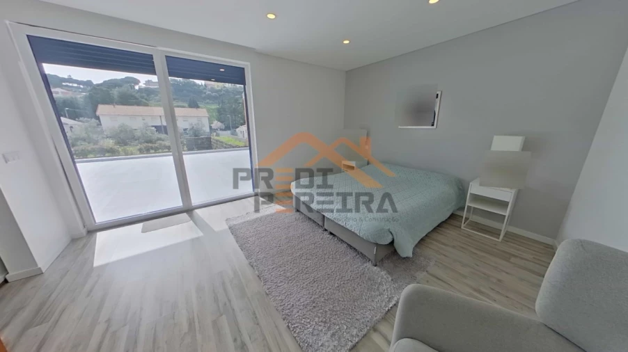 Moradia T3 para Venda em Ramada e Caneças Foto 36