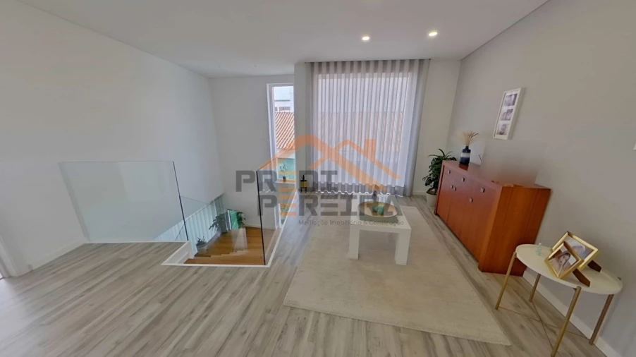 Moradia T3 para Venda em Ramada e Caneças Foto 23