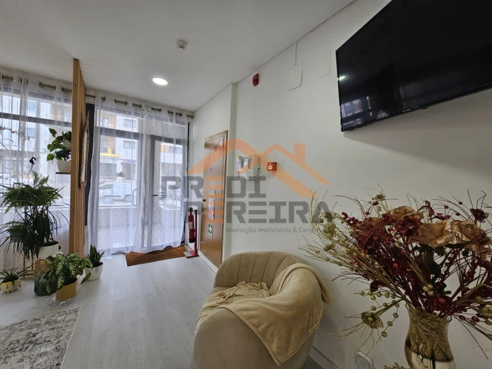 Loja para Arrendamento em Ramada e Caneças Foto 3