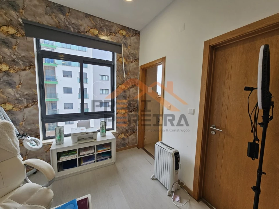 Loja para Arrendamento em Ramada e Caneças Foto 4