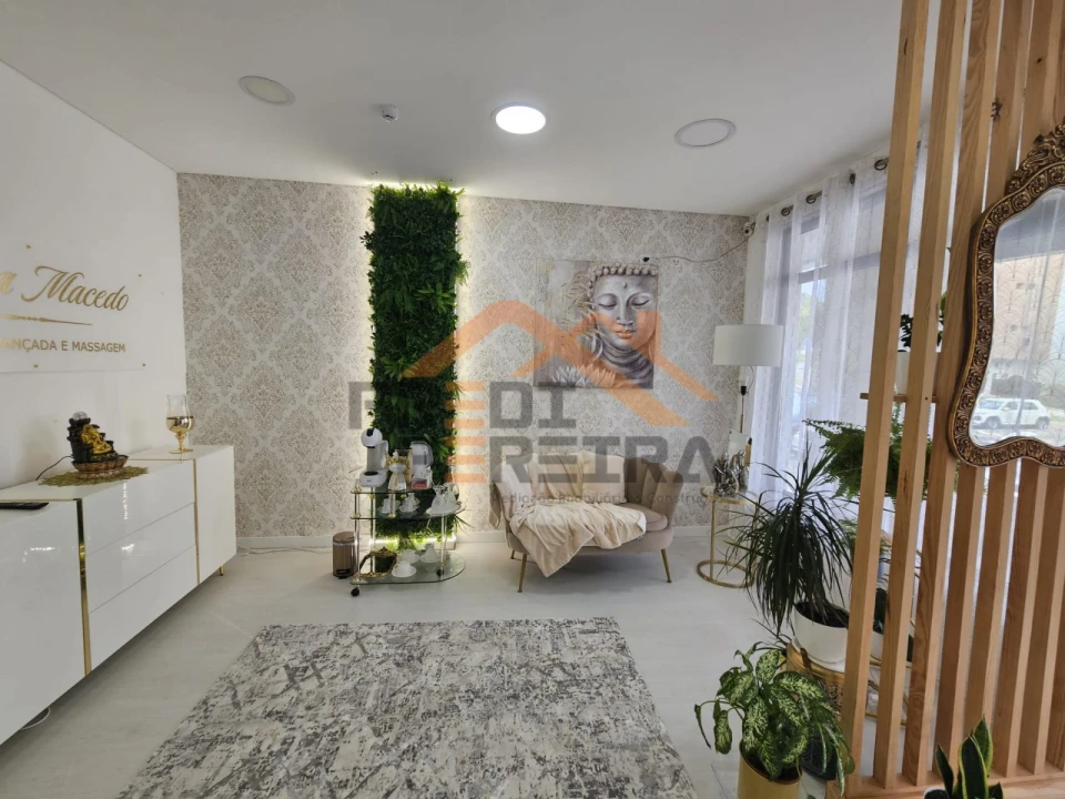 Loja para Arrendamento em Ramada e Caneças Foto 2