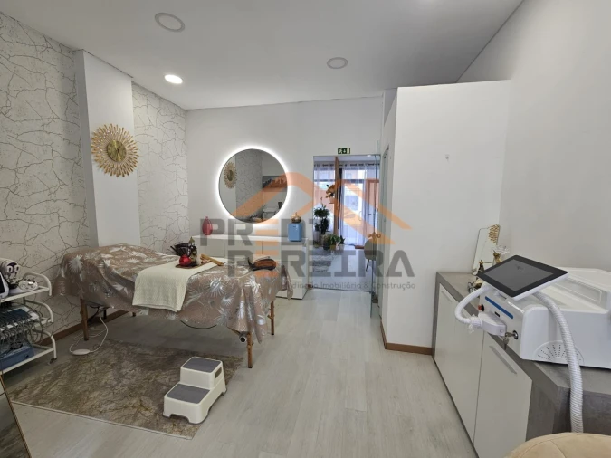 Loja para Arrendamento em Ramada e Caneças Foto 6