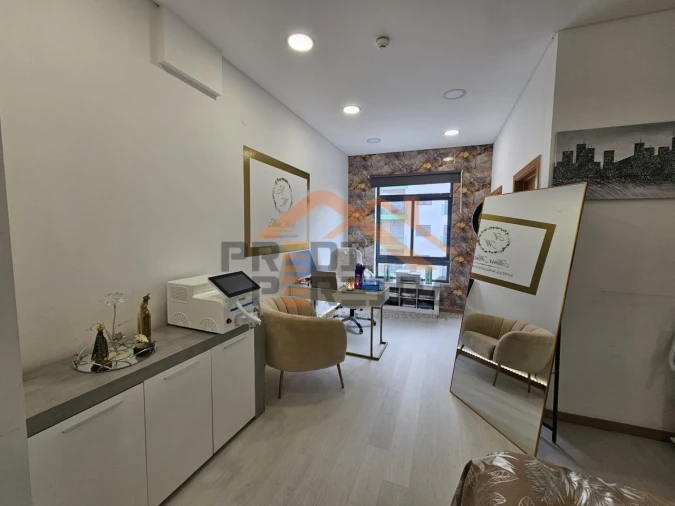 Loja para Arrendamento em Ramada e Caneças Foto 7