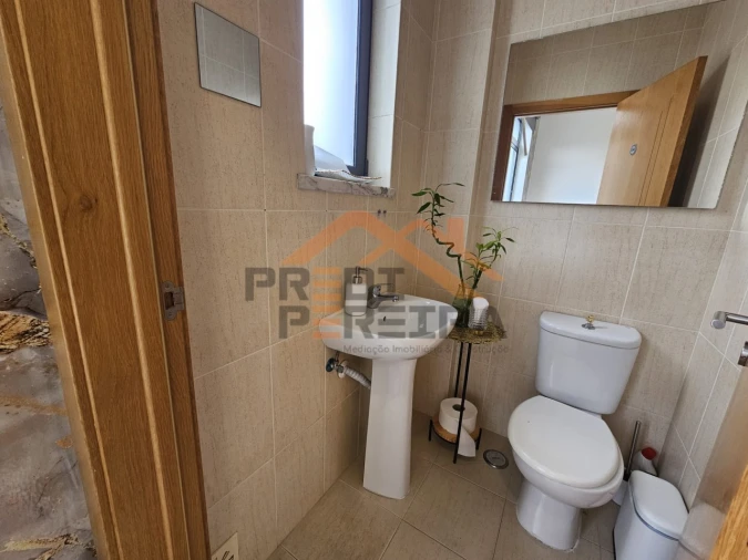 Loja para Arrendamento em Ramada e Caneças Foto 8