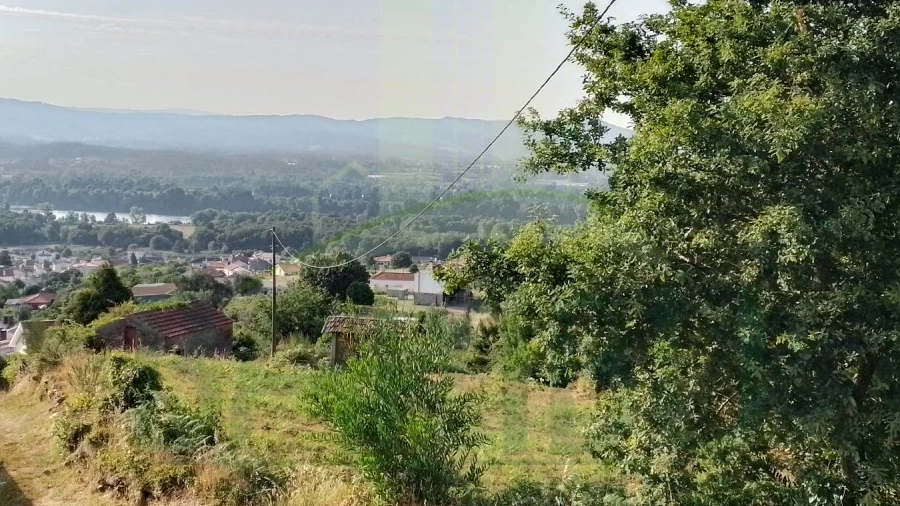 Terreno para Venda em Gondarem