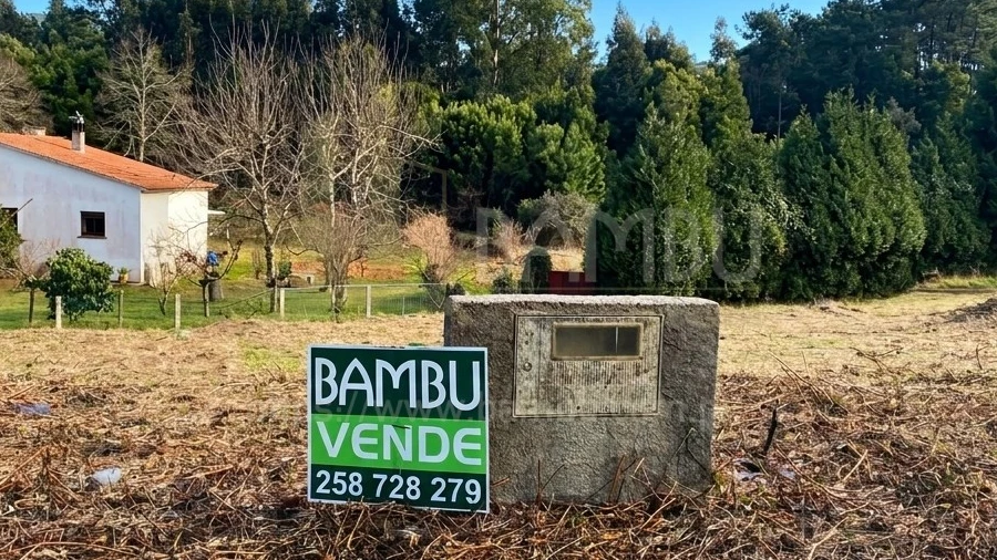 Terreno para Venda em Venade e Azevedo