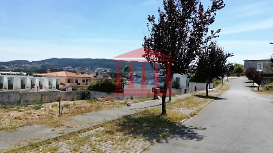 Terreno para Venda em Gamil e Midões