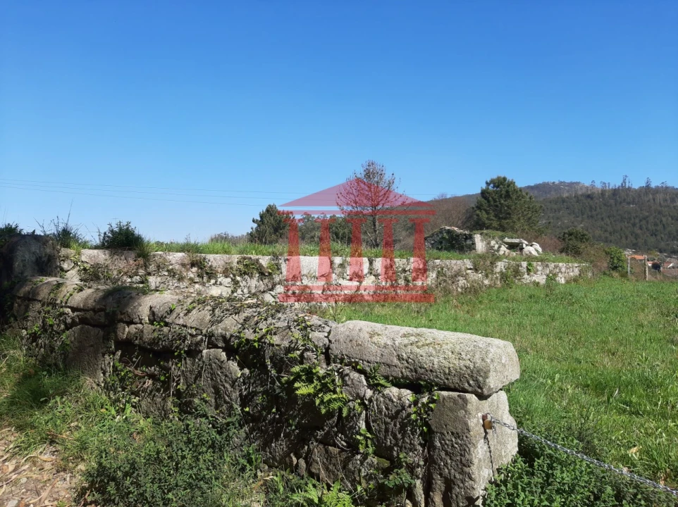 Terreno para Venda em Vila Cova e Feitos Foto 3