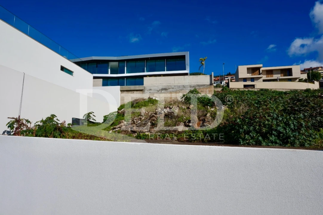 Terreno para Venda em Funchal (Santa Maria Maior) Foto 1