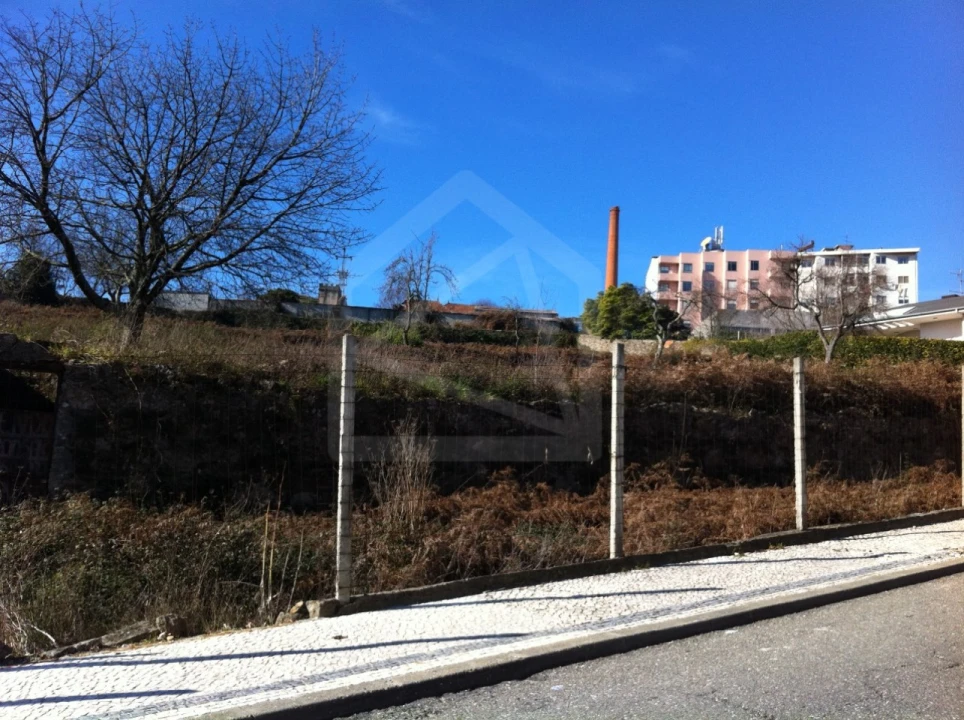 Terreno para Venda em São João da Madeira Foto 2