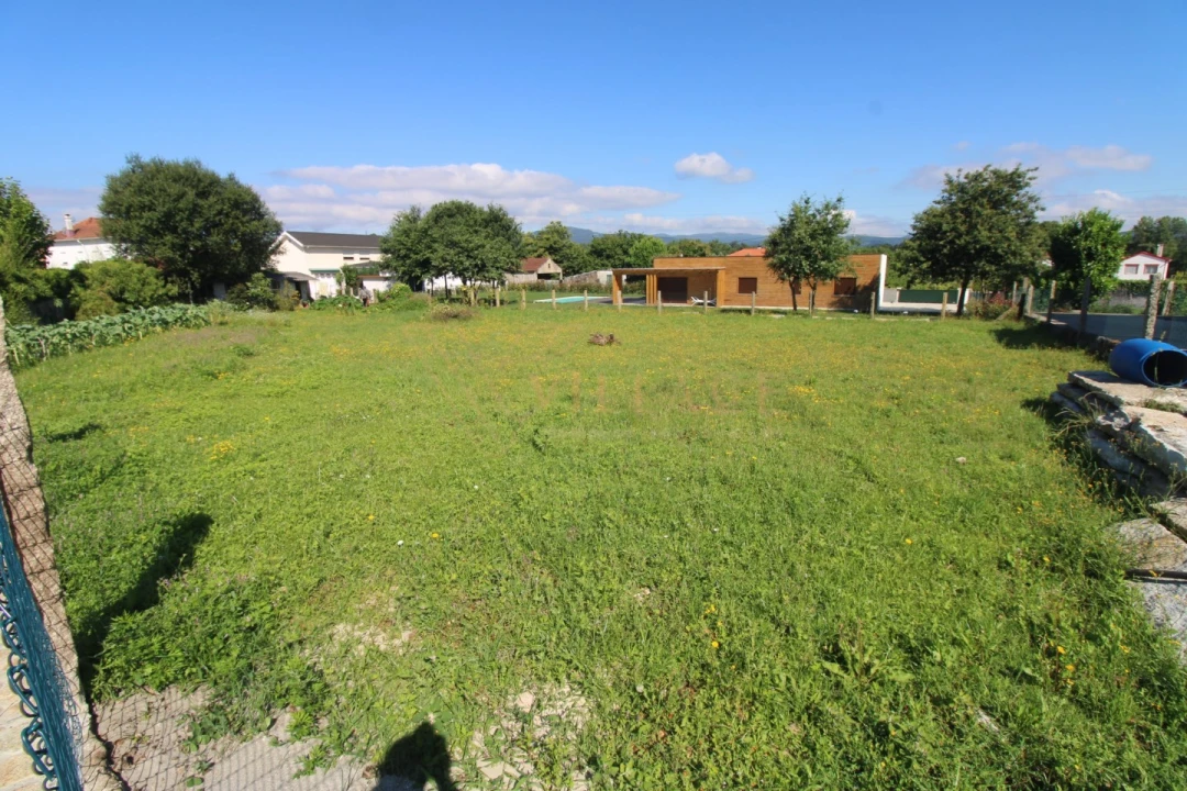 Terreno para Venda em Campos e Vila Meã Foto 1