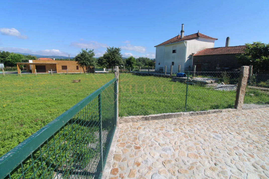 Terreno para Venda em Campos e Vila Meã Foto 2