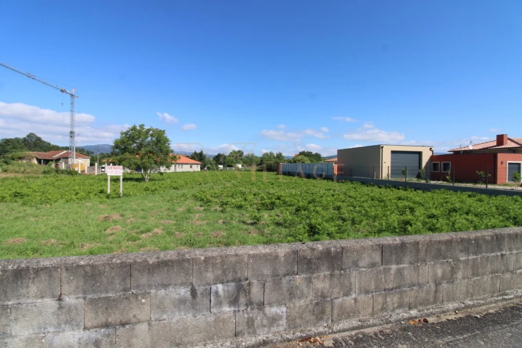 Terreno para Venda em Campos e Vila Meã Foto 1