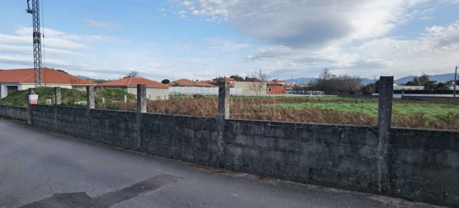 Terreno para Venda em Campos e Vila Meã Foto 1