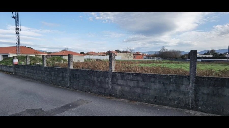 Terreno para Venda em Campos e Vila Meã