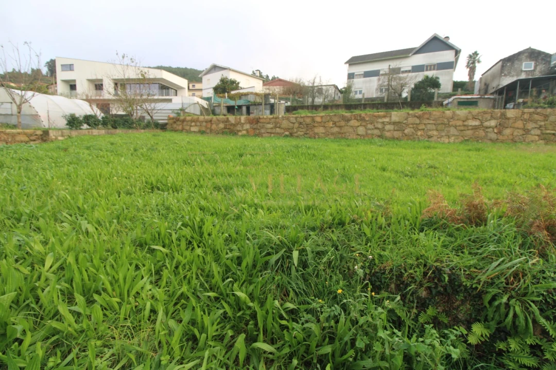 Terreno para Venda em Gondarem Foto 2