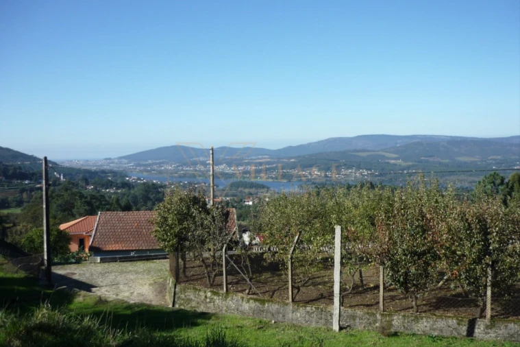 Terreno para Venda em Gondarem Foto 1