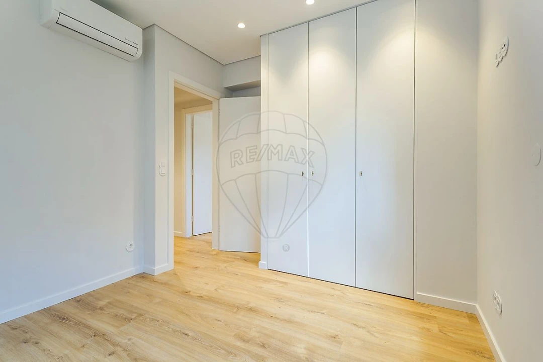 Apartamento T3 para Venda em Alvalade Foto 17