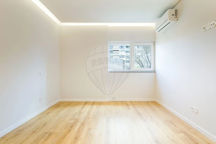 Apartamento T3 para Venda em Alvalade Foto 18