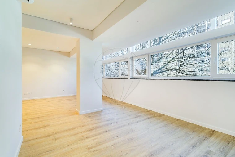 Apartamento T3 para Venda em Alvalade Foto 8