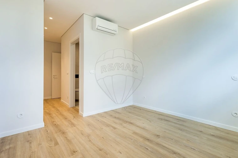 Apartamento T3 para Venda em Alvalade Foto 14