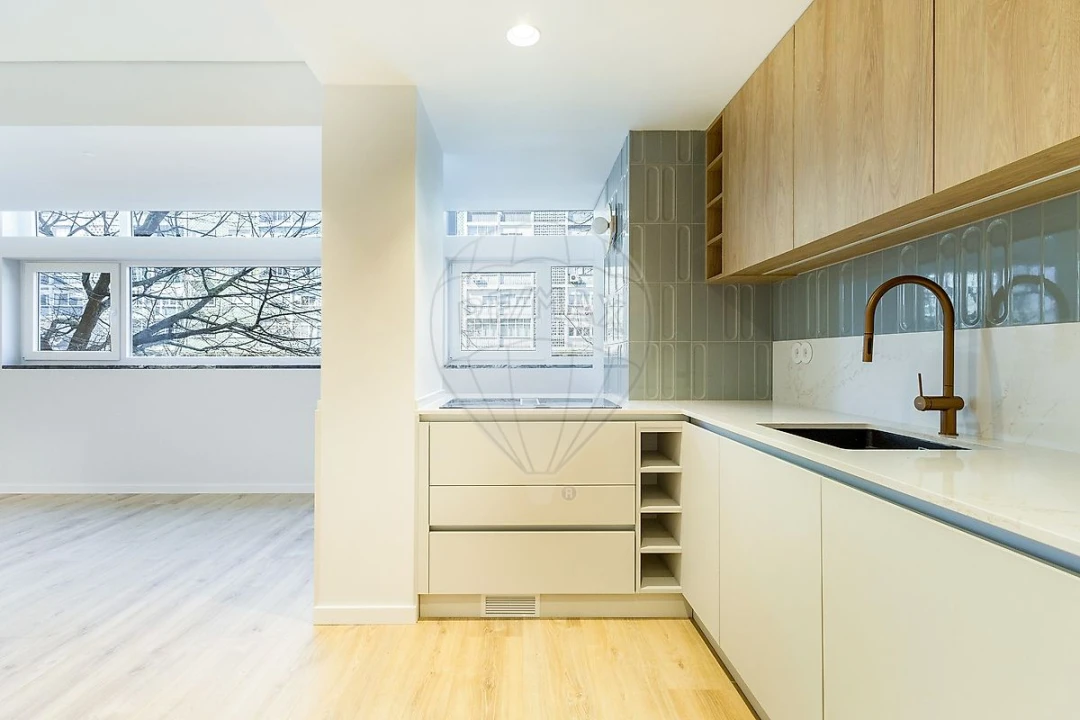 Apartamento T3 para Venda em Alvalade Foto 2