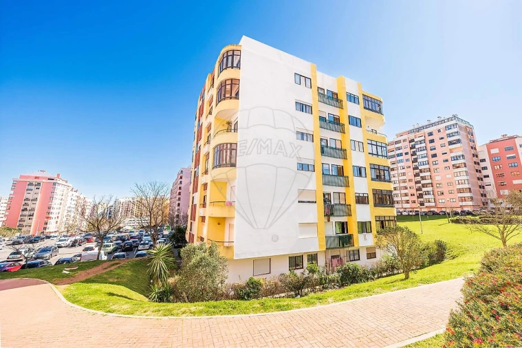 Apartamento T2 para Venda em Cacém e São Marcos Foto 39