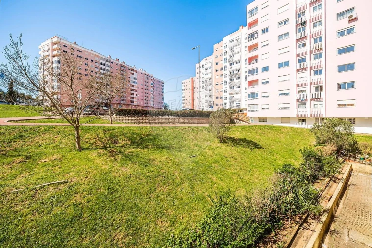 Apartamento T2 para Venda em Cacém e São Marcos Foto 40