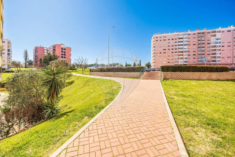 Apartamento T2 para Venda em Cacém e São Marcos Foto 34