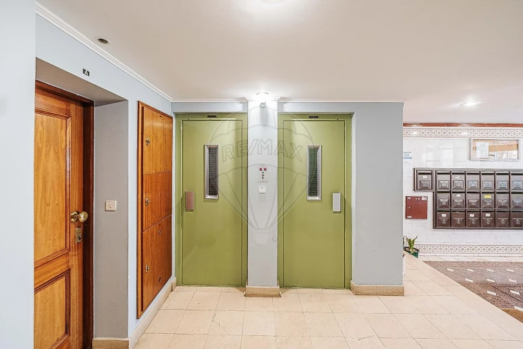 Apartamento T2 para Venda em Cacém e São Marcos Foto 31