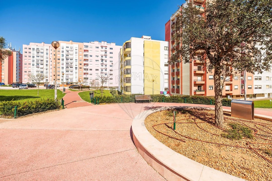 Apartamento T2 para Venda em Cacém e São Marcos Foto 38